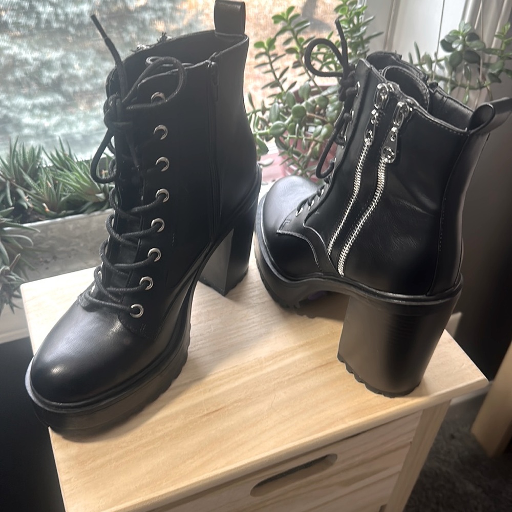Fabulous,Stylish Combat Boots